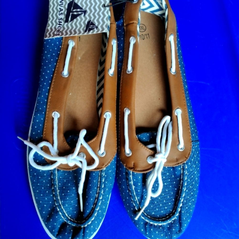 Women's boat shoes